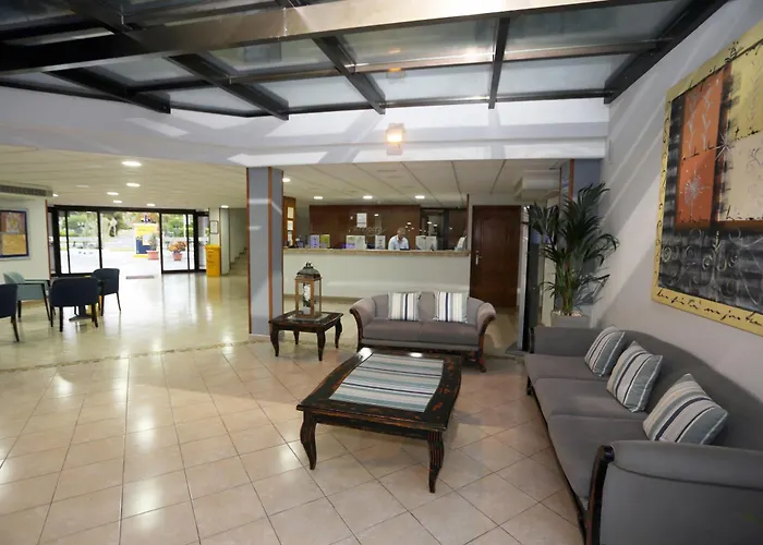 Hotel-apartamentos Andorra מלון דירות 3*